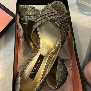 Nina Carrie GM Platino Bliss heels, size 7